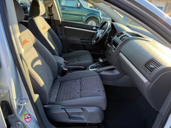 Volkswagen Golf 1.6i 75Kw Comfortline  Automat - 9