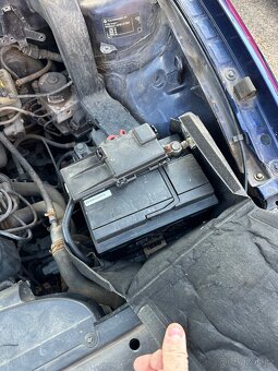 Auto na náhradní díly. - 9