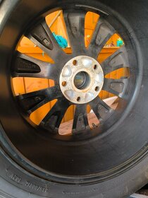 235/60R17/102V - 9