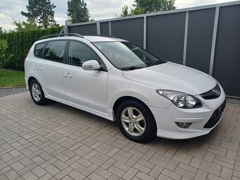 Nové v ČR...Krásný Hyundai I30 cw... - 9