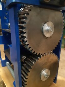 Velký masivní štěpkovač, špalíkovač, drtič - - 9