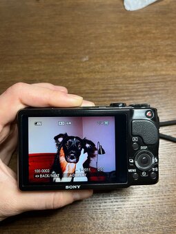 Sony cybershot DSC-HX9V - 9