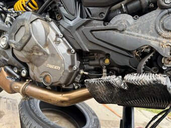 Ducati Monster 937ccm 82kw rv:2023/9 silně havarovaná - 9