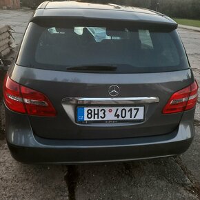 Mercedes Benz B200 perfektní málo jetý - 9