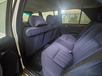 Mercedes 250D Pullmann - 9