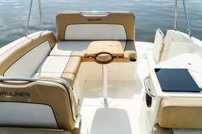 MOTOROVÁ LOĎ BAYLINER 842 CU - 9
