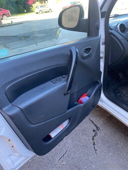 Prodám auto Renault kango Express rok.2015 nove - 9