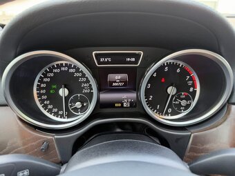 Mercedes Benz GL500, 4MATIC, 7 míst k sezení - 9