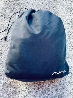 Nuna Cudl nosítko - výborný stav - 9