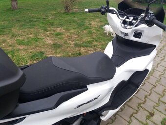 Honda PCX 125 super stav - 9