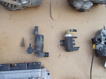 Díly 2. Peugeot 407 SW 2.0HDI 100kw - 9