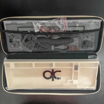 Qwertykeys QK100 – bezdrátová mechanická klávesnice s příslu - 9