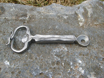 Kovaý otvírák na pivo apod - 9