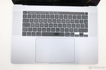 MacBook Pro i9-9980HK 32GB RAM 2TB 5600M OS26 NOVA BATERIE - 9