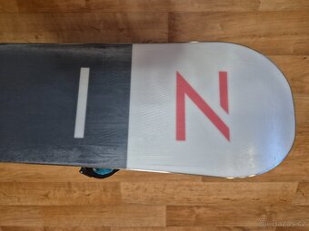 Snowboard Nitro Future 142 cm + vázání Flow - 9