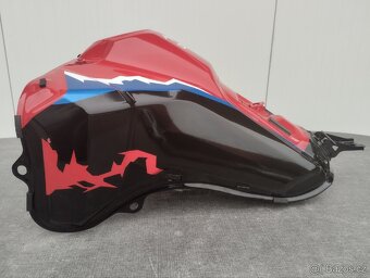 Nádrž Honda Africa Twin 1100 + poškoz. díly - 9