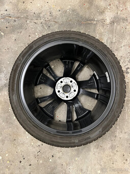 Octavia - originál komplet zimní kola.Jako nové.8mm.Přivezu - 9