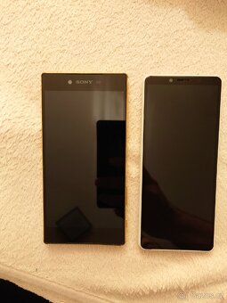 Prodám 2x tel. Sony Xperia - 9