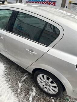 Opel Astra H 1.4i r.v 2004 66kw, první majitel Čr - 9