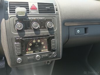 VW TOURAN 2,0 TDI DSG - 9