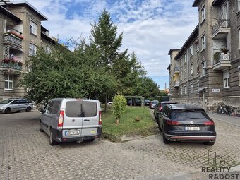 Nabízíme k dlouhodobému pronájmu byt 1+1 na Stromořadní v Bř - 9