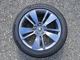 Pěkná nová zimní orig alu Škoda Superb 3, Pirelli 235/45/18 - 9
