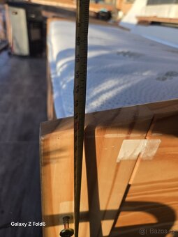 Postel + skoro nová  matrace 200× 95 cm. - 9