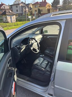 VW Touran 2.0 TDI DSG - 9