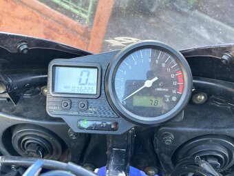 Yamaha R1 1999 - 9