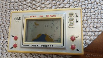 Ruská digitální hra Vlk chytá vejce, Autoslalom, Asteroidy - 9