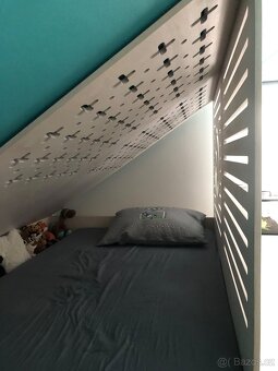 dětská postel s papouškem a skříňkami - 9