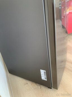 LEDNICE S MRAZÁKEM SAMSUNG - 9