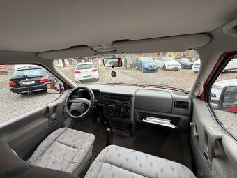 VW Caravelle T4 2.0i (1998) 9mist (raritní kus) - 9