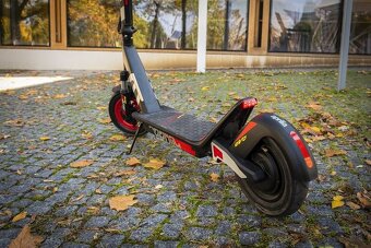 Elektrokoloběžka Aprilia - 9