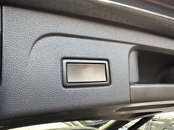 VW Touran 2.0 TDI 85kW DSG Webasto Int.dětské sedačky - 9