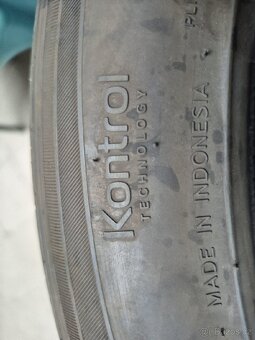 HANKOK 215/55/17 - 9
