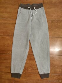 Tepláky chlapecké 146/152 v perfektním stavu - 9