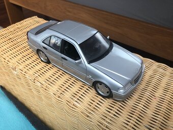 Model Mercedes Benz C 36 AMG 1:18 - 9