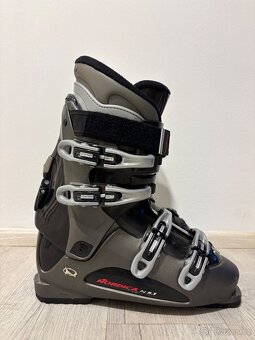 Lyžařský set - lyže, lyžáky, hole - 9