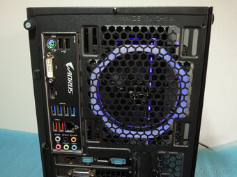 Herní PC ROG Strix Ryzen 5 3600 16GB 1TB SSD RX Vega Záruka - 9