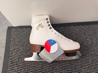DÍVČÍ BRUSLE BOTAS STELLA , vel. 36 - 9