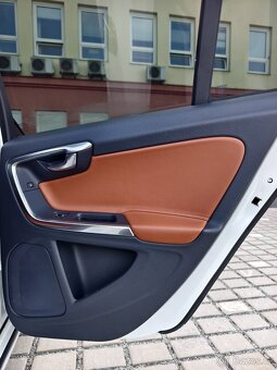 Volvo V60 2.4D D6/208kwPlug-in Hybrid,Summum,AWD, pěkný vůz - 9
