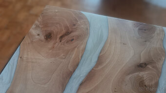 Konferenční stolek nový, dřevěný - jabloň / epoxid - 9