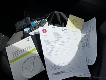 VW Up 1,0i , klimatizace, vyhřívaná sedadla - 9
