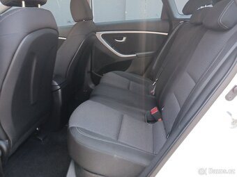 Hyundai i30 1,4 73 kW KOMBI TRIKOLOR - 9