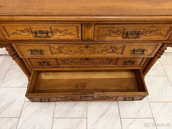 Starožitná masivní komoda - 9