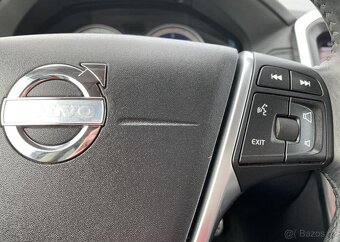 Volvo XC60 2.4 D5 4x4 R-DESIGN KŮŽE NAVI automat 158 kw - 9