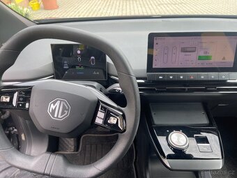 Prodám MG4 Electric r,v,12/2022 125 KW baterie 54 KWh DPH - 9