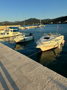 Kajutová Obytná loď NOR-DAN 6100 pro 8 lidí, spaní i wc - 9