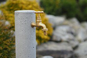 Zahradní betonový sloupek na vodu a  zavlažování - 9